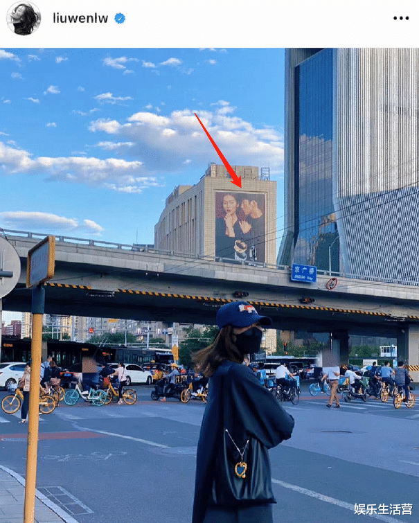 刘雯|井柏然刘雯公开!恋情超4年,整理项链戴钻戒,用国际礼仪秀恩爱