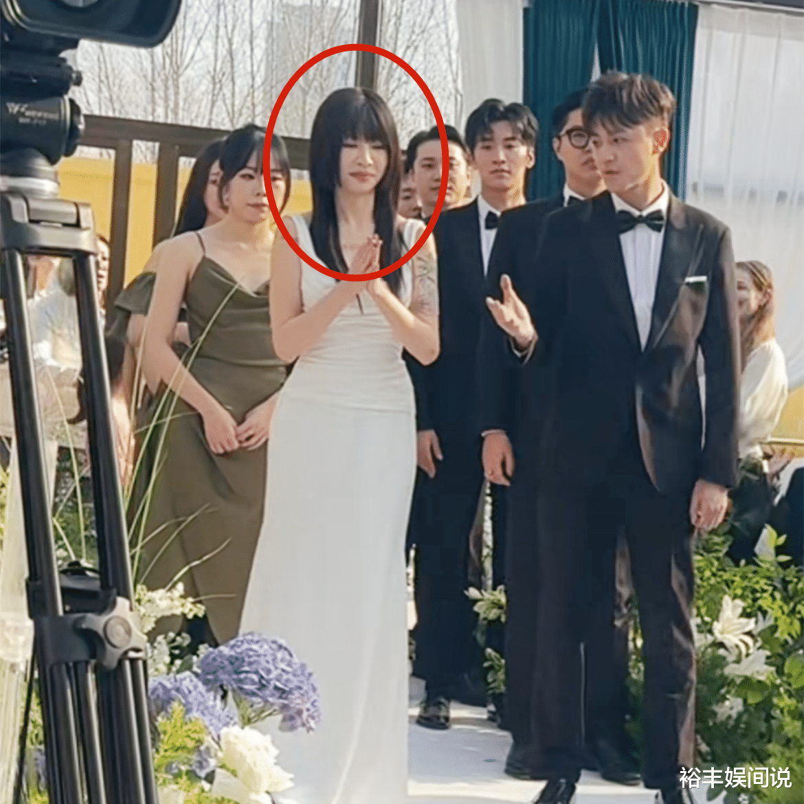 网红痞幼因当伴娘登热搜!穿白色礼服惹争议,颜值差距大