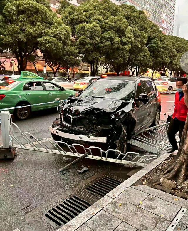 广州撞人致5死司机被批捕:必须尽快判处司机死刑!