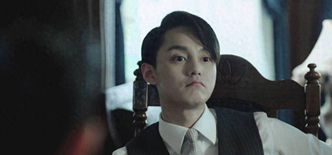 长发飘飘、浓妆艳抹,男星“姨化”泛滥,真是让人辣眼睛!