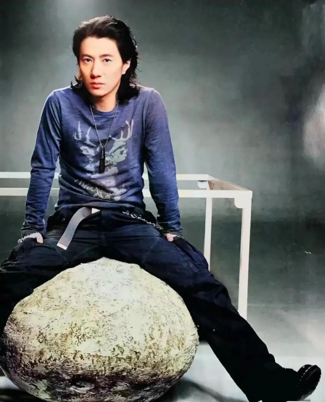 郑钧|郑钧玩的随性又洒脱,这才是老郑的本性!