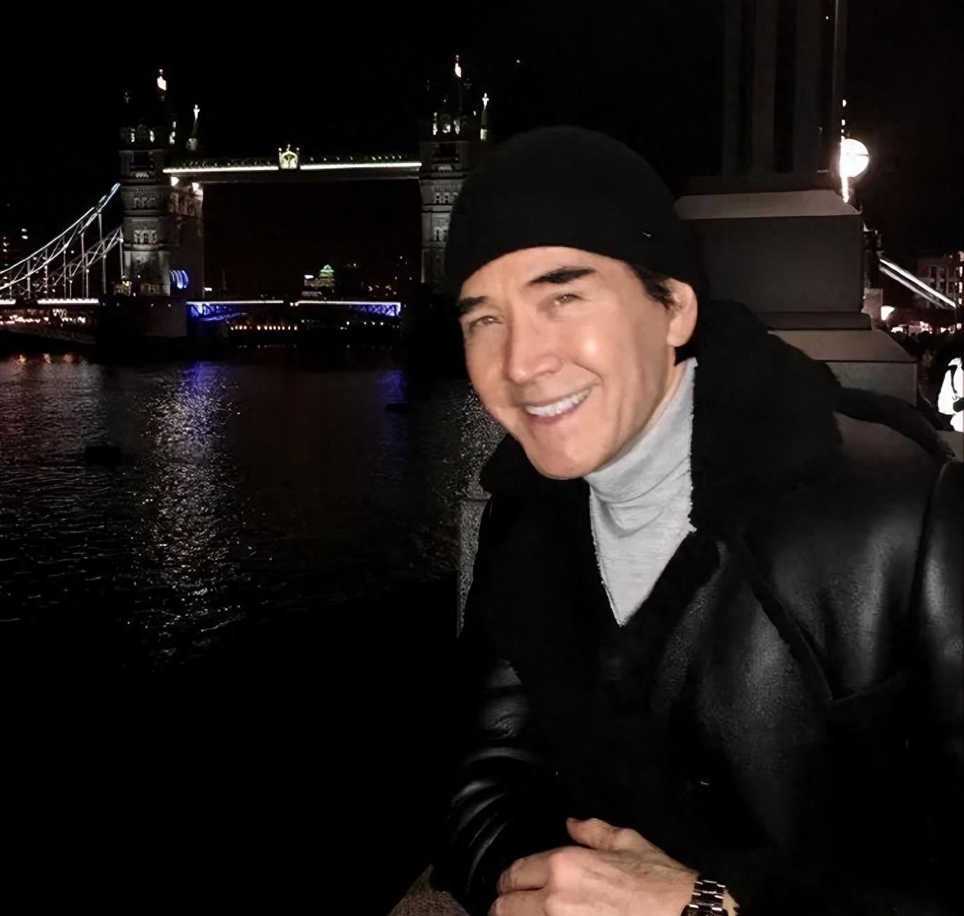 费翔|春晚“第一美男”,首次登台被封杀14年,年过60至今未婚!