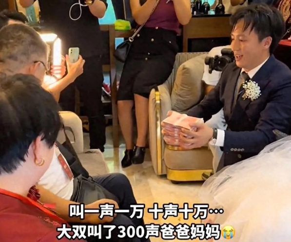 袖珍网红李喜梅官宣结婚，身高80厘米二婚嫁帅小伙，新郎改口费300w