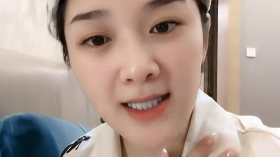 王栎鑫前妻回应复合问题，称男人不会忠诚任何人，离婚后一直单身