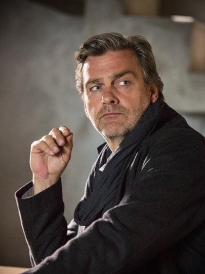 雷神|《雷神》演员雷·史蒂文森猝逝,正在拍摄新片,家人未透露其死因