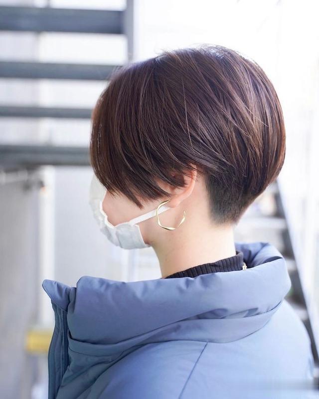 今冬女发别瞎剪,不如试试这四种,洋气瘦脸显气质