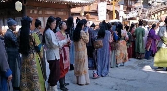 揭秘横店20万群演的真实状况，美女泛滥成灾，懒汉遍地都是！