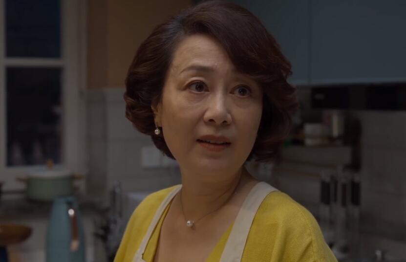 吴玉芳|《平凡之路》一件泳衣,暴露金晨身材短板,让60岁吴玉芳比了下去