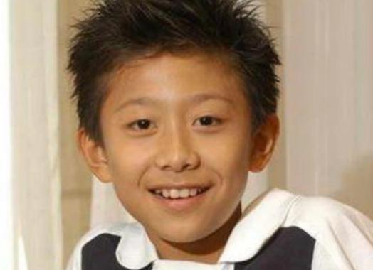 张一山|大瓜！曝某童星被抓踩缝纫机，团队接管账号打掩护，网传是张一山