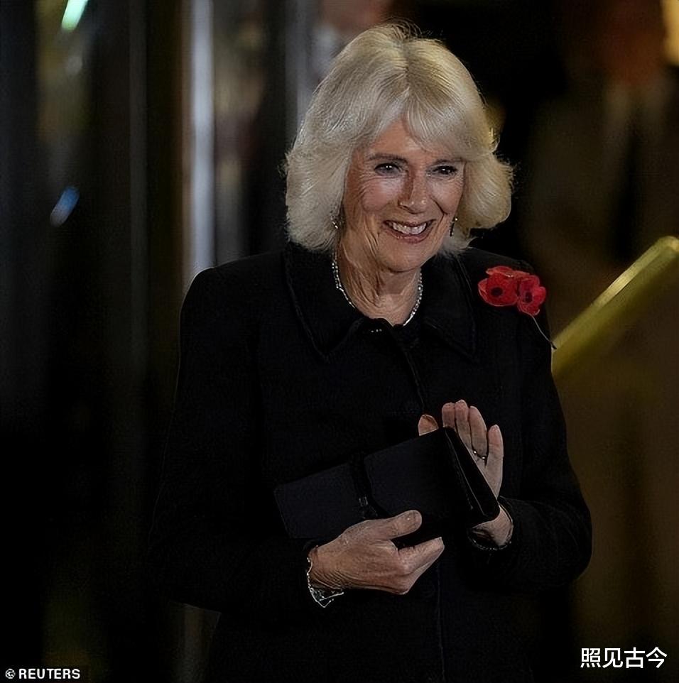 41岁凯特王妃一下子就老了，身材干瘪脸上无肉，网友：像卡米拉了