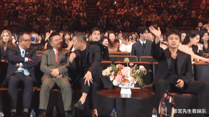 微博之夜|微博之夜座位:7人坐一排中区,二排中区看点多,高叶地位飙升