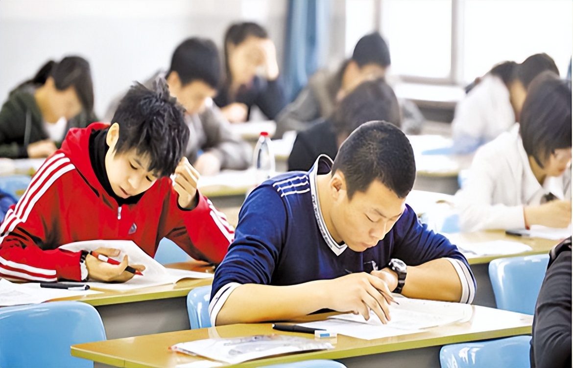 求职|80后也能是应届生？某国企录用名单被质疑有“黑幕”，回应来了