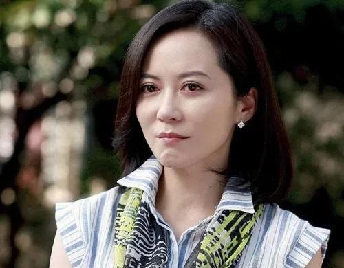 穿衣搭配 演“姐弟恋”不油腻的7位女星，个个浑然天成