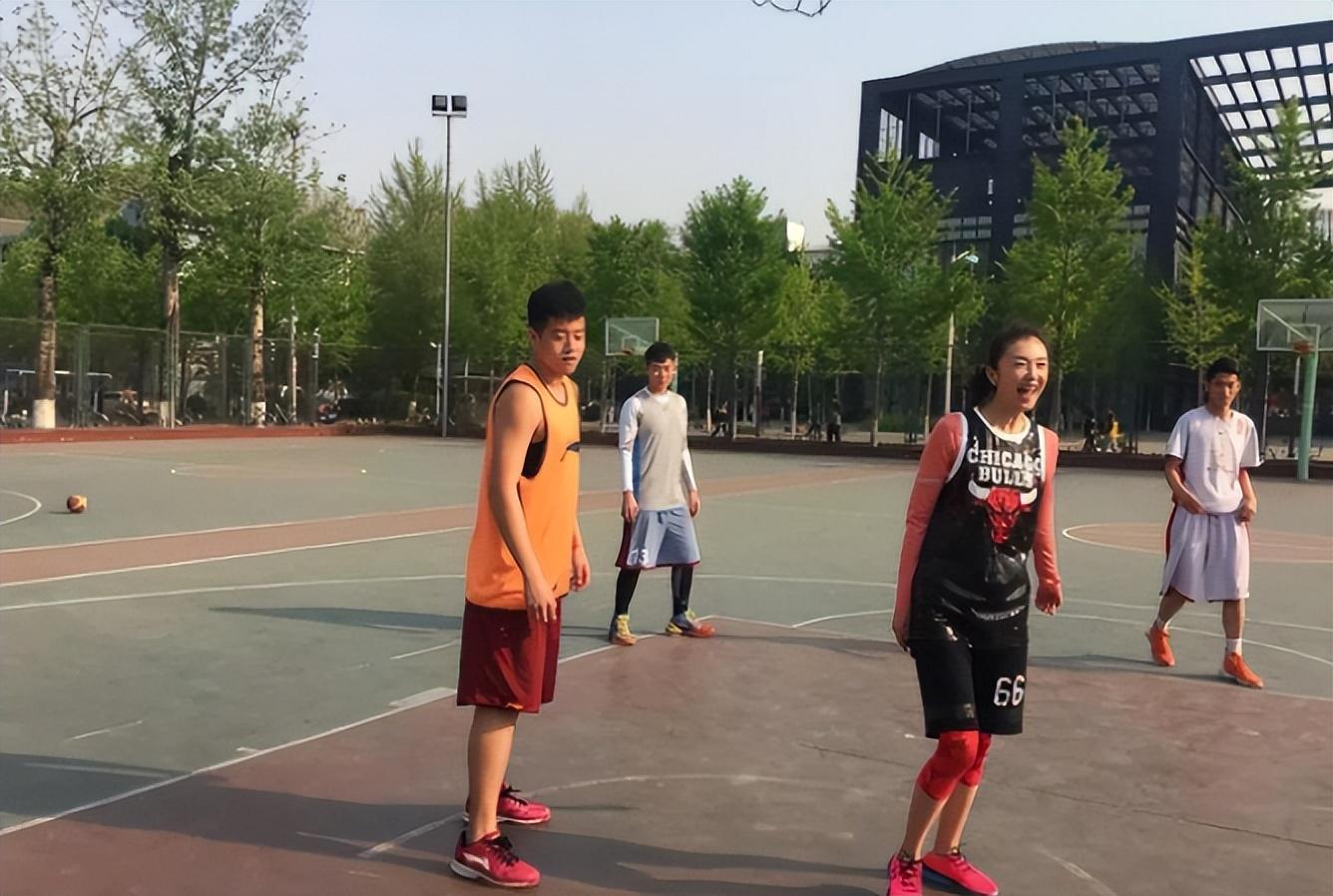 倪景阳|身高182倪景阳嫁165的谢晖,39岁生子,裴佩老师婚后边演戏边顾家