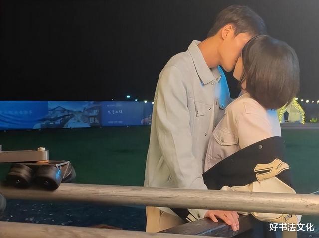 安徽|怪不得电视里只有上半身，直到镜头下移，都是观众看不了的尴尬