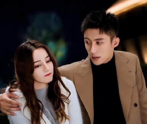 迪丽热巴纠缠黄景瑜?两人分分合合四年,粉丝大骂:滚出娱乐圈!