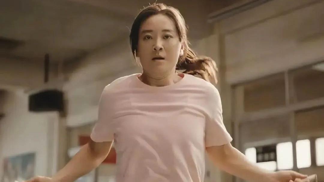 贾玲暴瘦100斤！娱乐圈隐身1年憋大招，新片演拳击手，被提前泄露