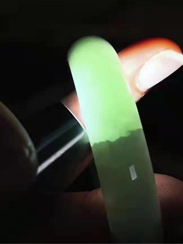 翡翠|翡翠纹裂对质量和价值的影响有多大？