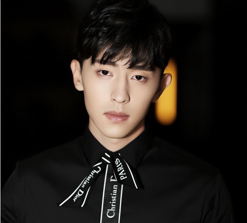 5位从不捐款的明星,人前爱国捞金, 人后却“分毫不捐”,真装!