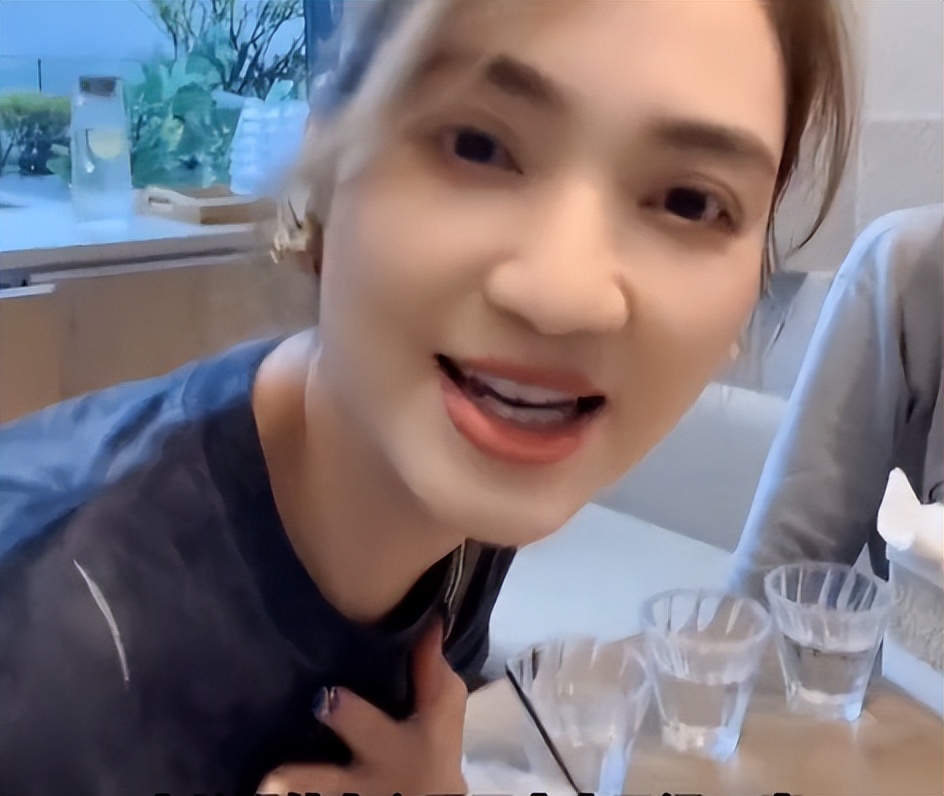 52岁女星洪欣高调庆生 闺蜜陈法蓉蔡少芬陪同