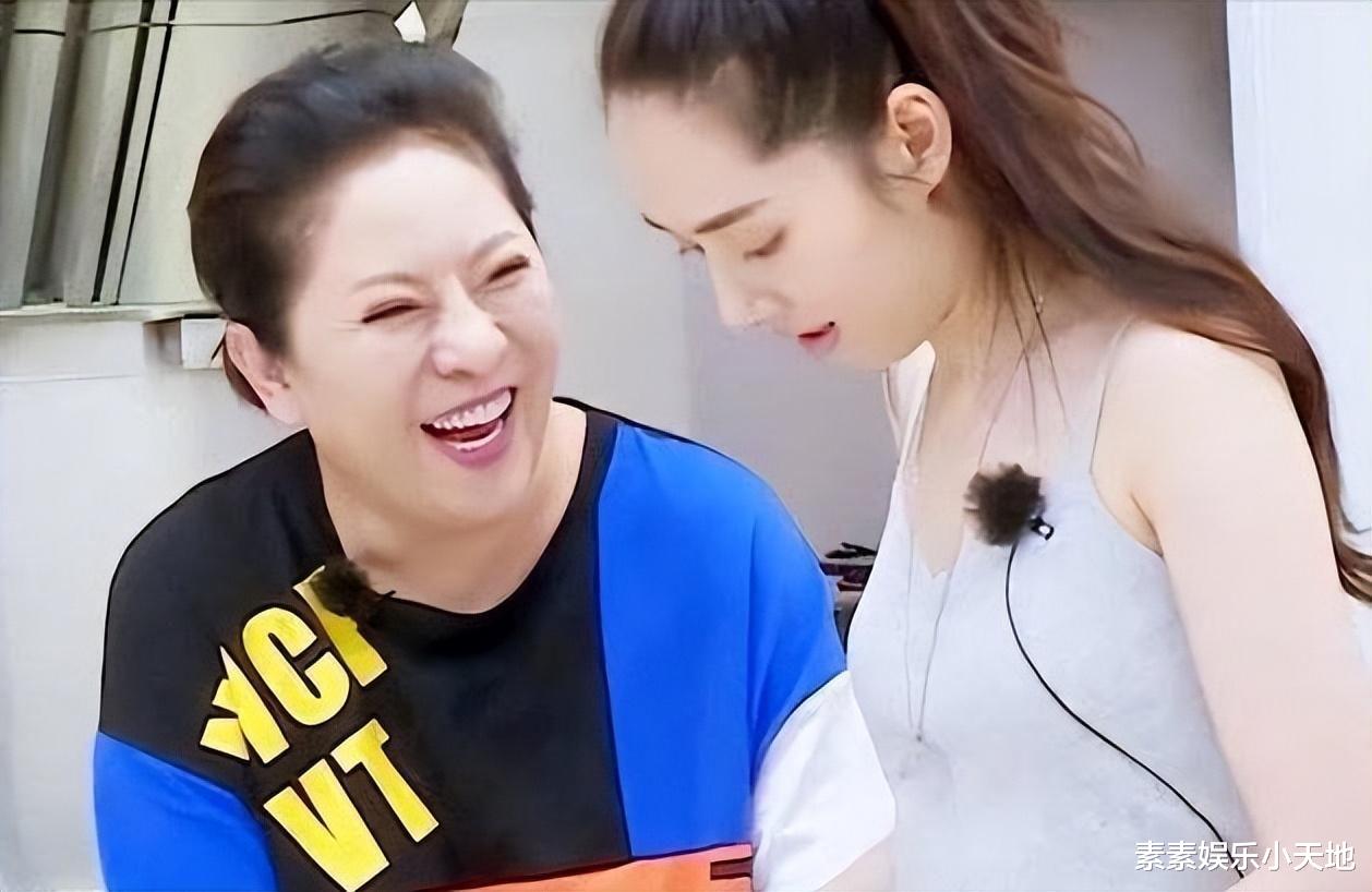 郭碧婷|向太和郭碧婷共同庆生,向佐给大小向太送蛋糕,全家福照片曝光