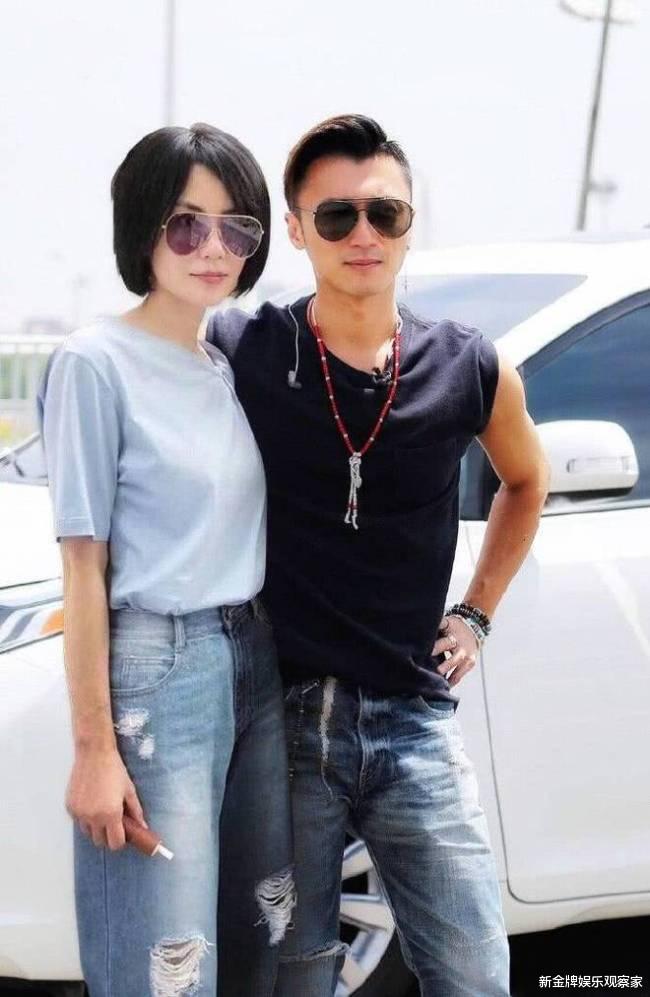 54岁王菲从大理回北京被网友偶遇,疑为小男友谢霆锋庆生,够甜吗