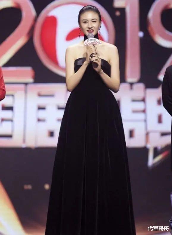 他被称为“谍战剧之王”,娶小16岁美女演员,如今52岁成人生赢家