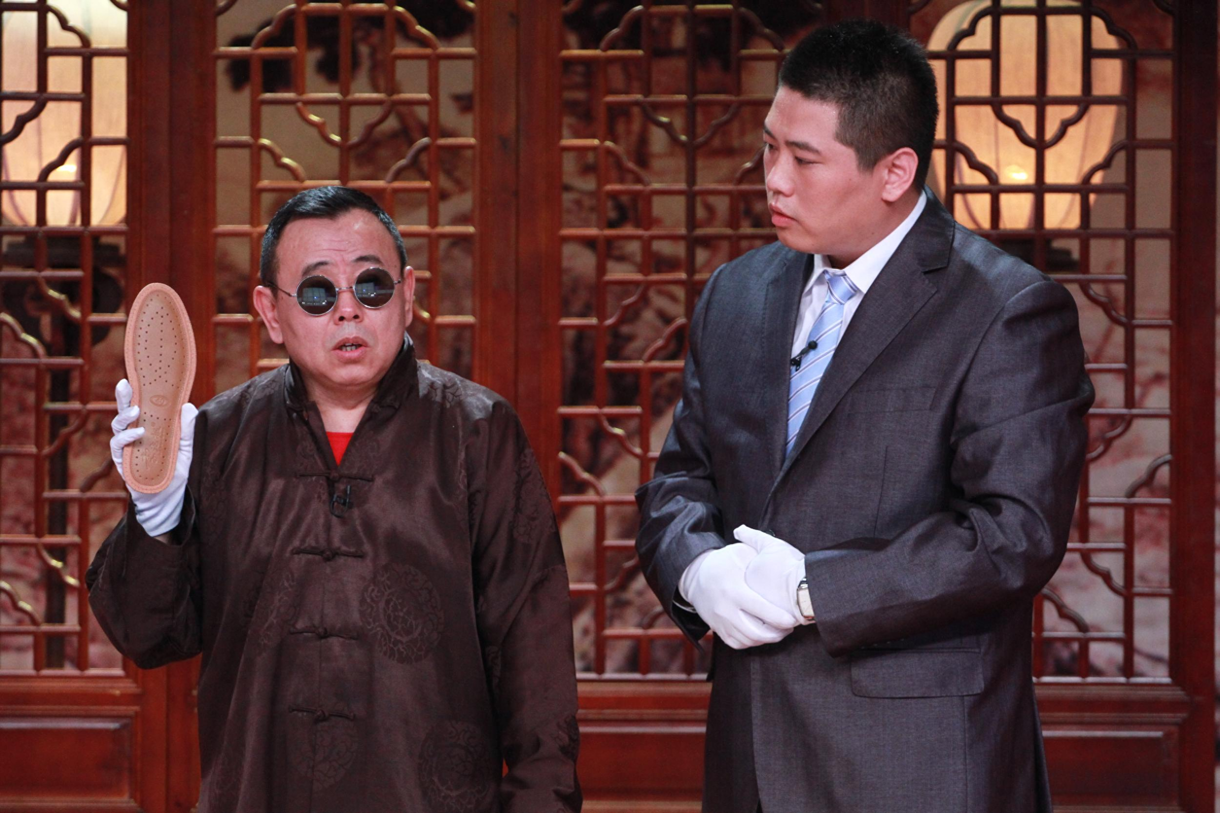 从卖假酒到网传全家移民美国,正师级干部潘长江,有苦难言