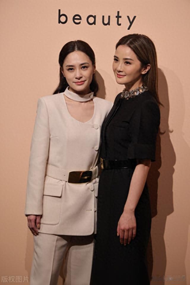 Twins蔡卓妍钟欣潼素颜做Spa,深入流两小时,太甜太酥太迷人!