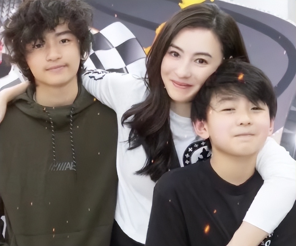 Lucas恋情曝光!谢霆锋张柏芝造的孽全让孩子承担了