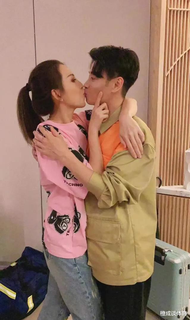 明星|当红功夫男明星被多次出轨,两人追求刺激,在别墅里偷欢险被抓