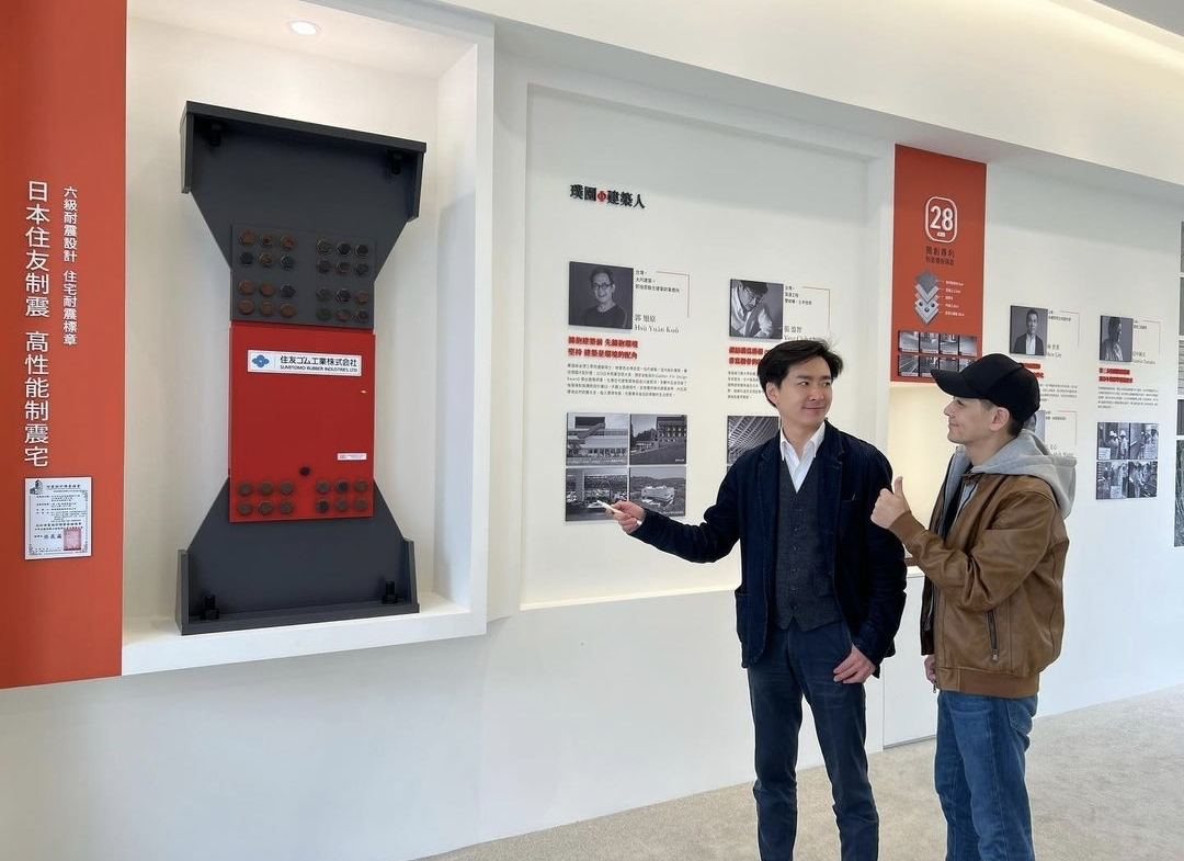 林志颖|48岁林志颖巡视名下资产!指导工作直竖大拇指,比受伤前更帅气了