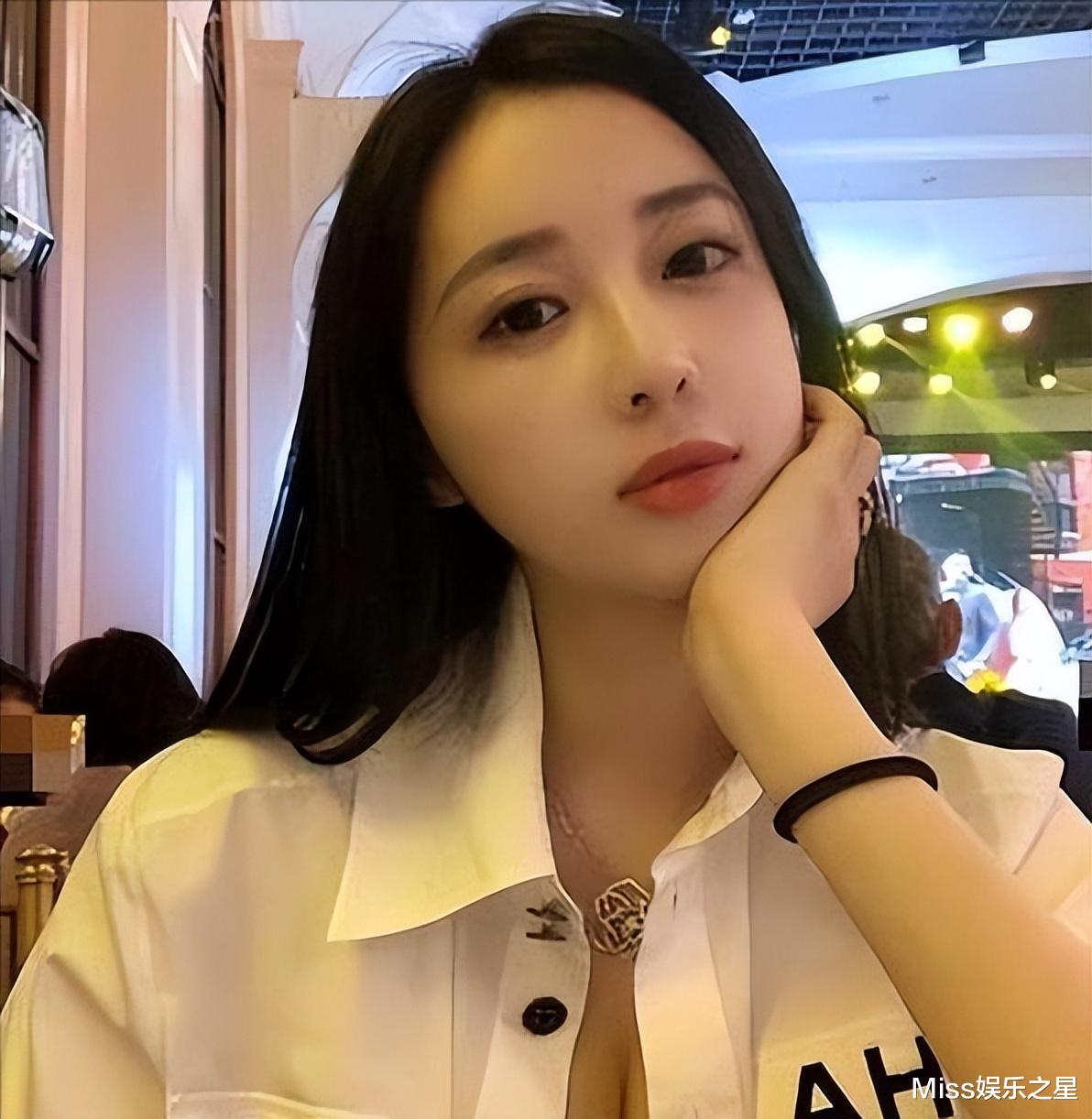 “花花公子”潘玮柏彻底收心，为宣云补办婚礼，每月给10万零花钱