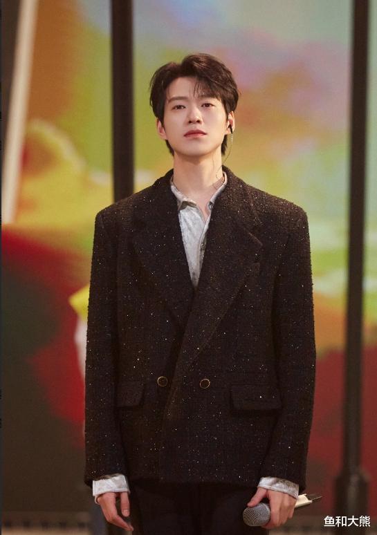 魏大勋|《大侦探9》合体海报，张若昀与何炅平分C位，魏大勋镶边变中间