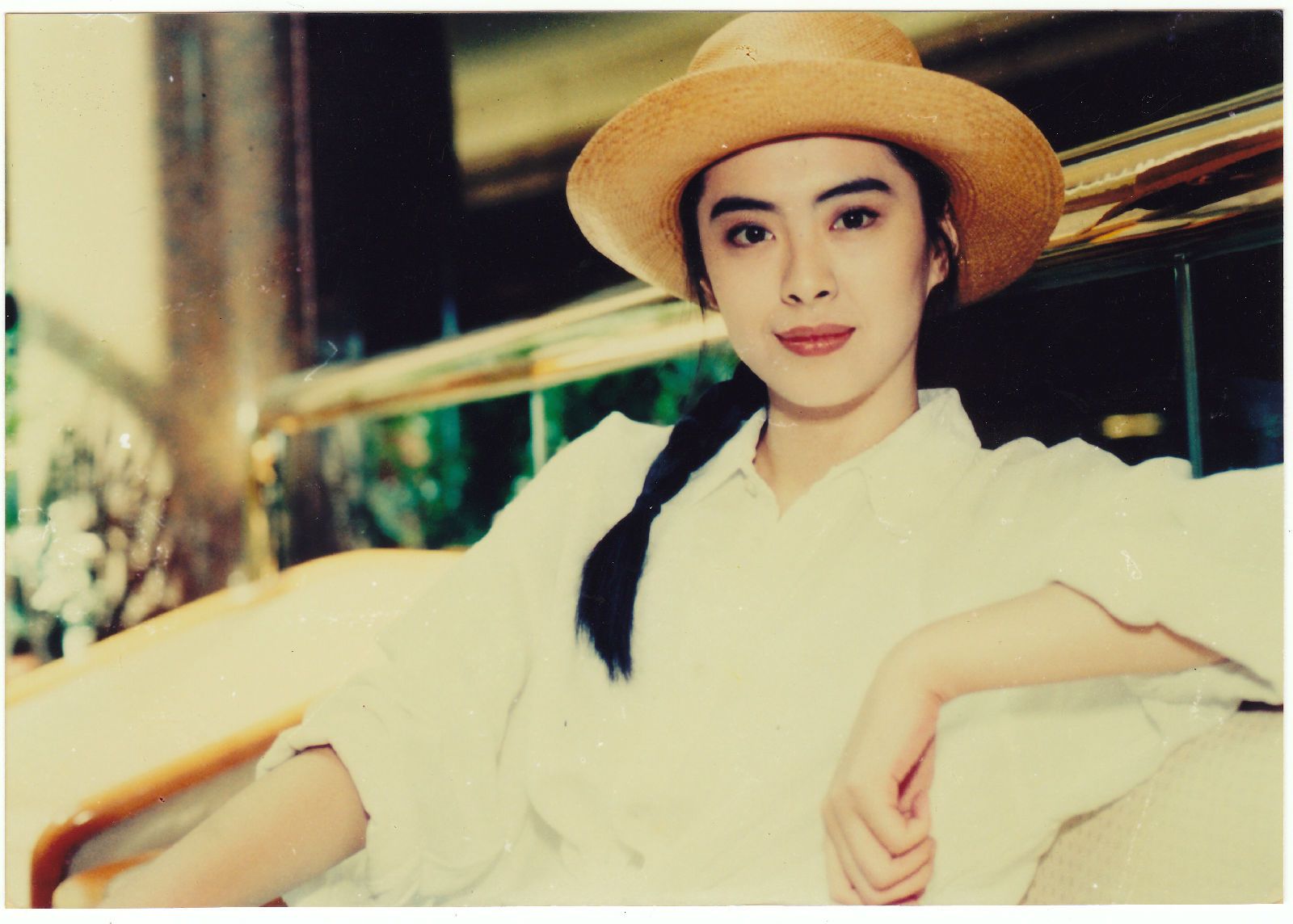 知名女星王祖贤晒照庆57岁生日!独居国外24年,早晚礼佛心如止水