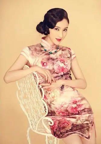 张艺谋|张艺谋与陈婷:80后爱上50后,携手走过23年,诠释了爱情最美的样子!