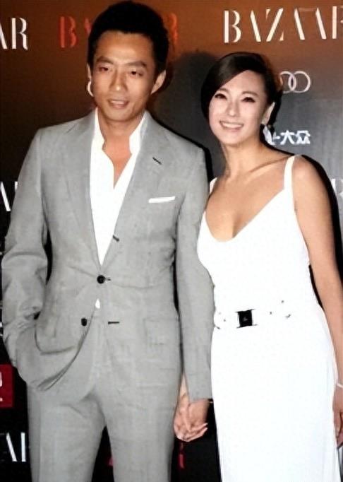 真会玩，36岁张雨绮又交往小鲜肉！男方在车内换衣不避讳