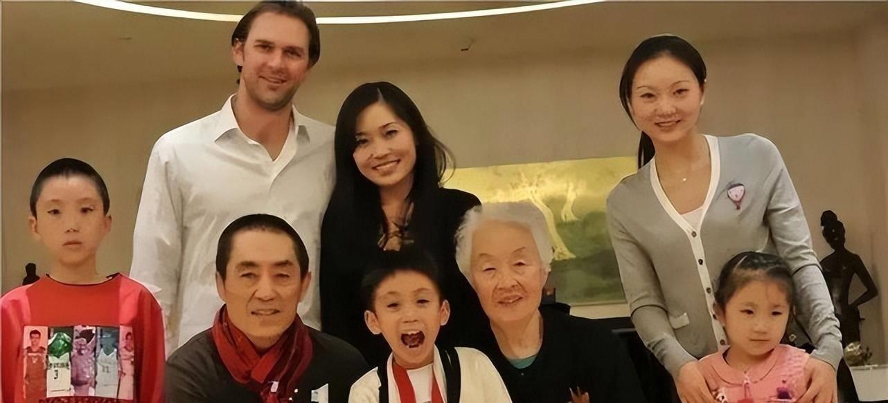 陈婷|张艺谋小娇妻太会做人！和婆婆同框不抢风头，难怪那么受婆家喜爱