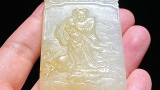 和田玉籽料|清乾隆 和田玉籽料 白玉沁色 高浮雕 刘海戏金蟾 玉牌