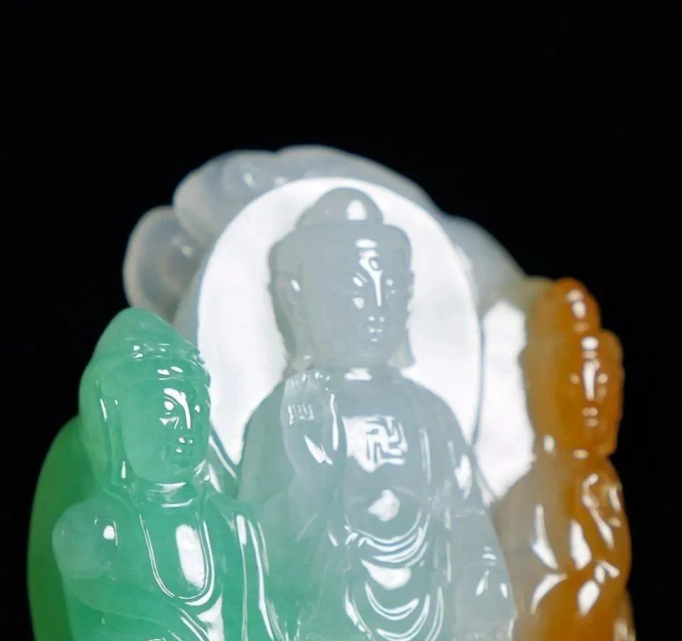 雕刻|好料难得的三彩翡翠，雕刻成西方三圣！