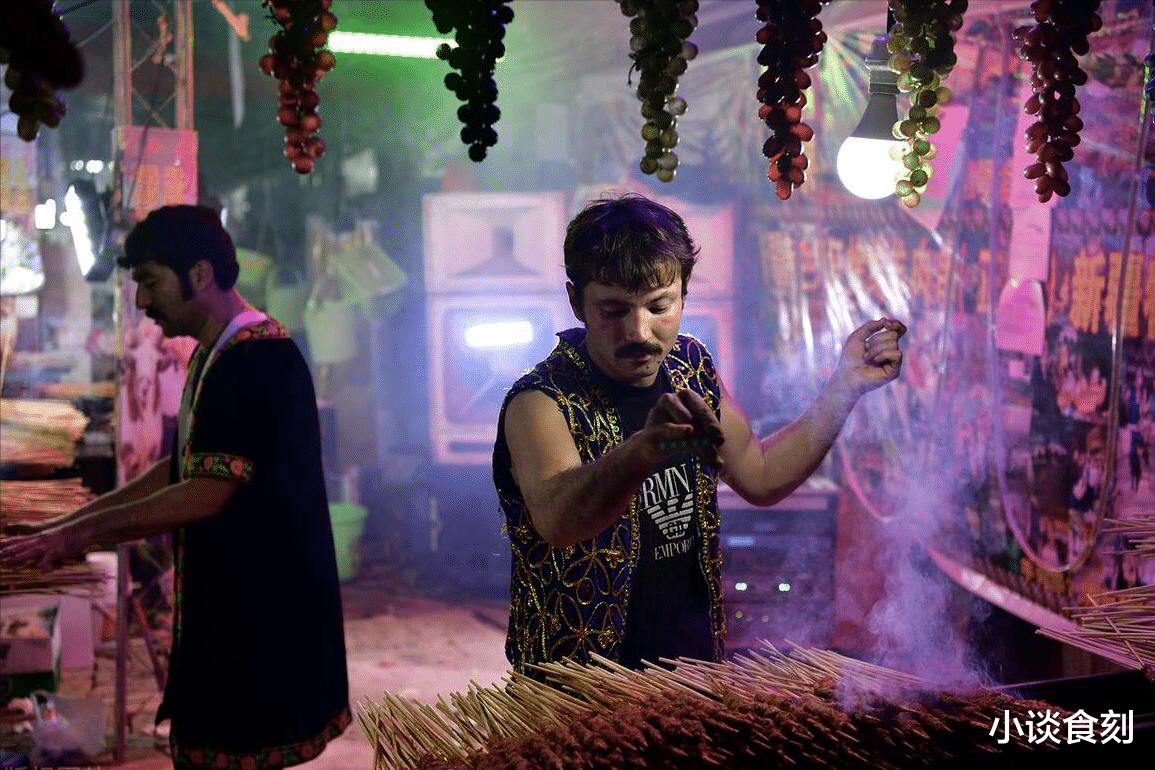 羊肉串|去新疆出差,两人点了30根羊肉串,老板确认三遍,上桌后不敢相信