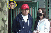 50岁王岳伦新恋情曝光,当街摸女方大腿,女子又高又瘦神似白鹿!