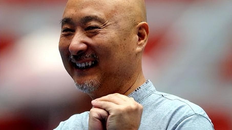 大孝子陈佩斯：官司丢了事业，守护病痛的母亲，如今活成父亲模样