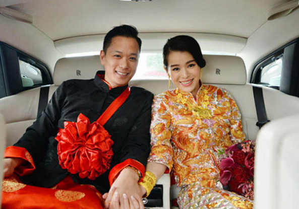 不老女神其实是假的，实际满头苍白，头顶斑驳，生图揭露人间真实