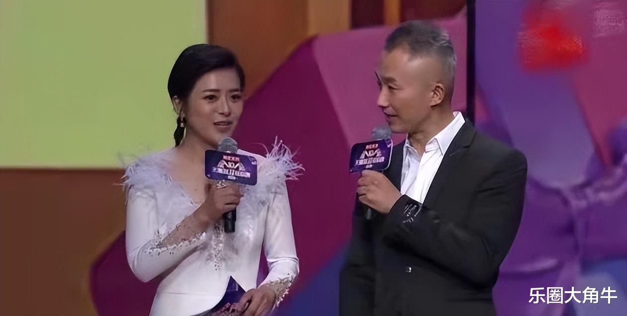 主持人陈辰罕晒全家福，与小3岁老公似姐弟，41岁高龄生子