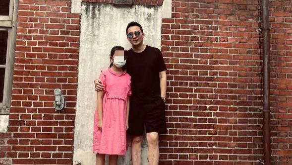 曝汪小菲获女儿抚养权，回京买豪宅，张兰送上亿红包，大S疑被捕