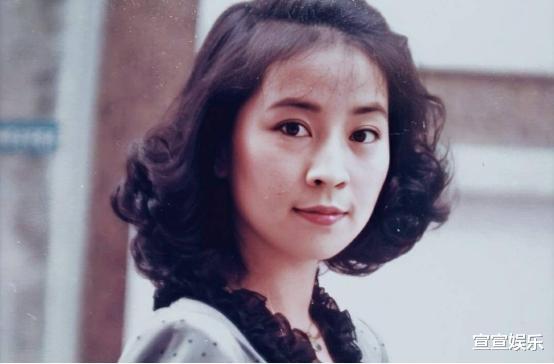 成龙|忍辱负重20年，林凤娇拿到成龙几百亿资产后，装都懒得装了？