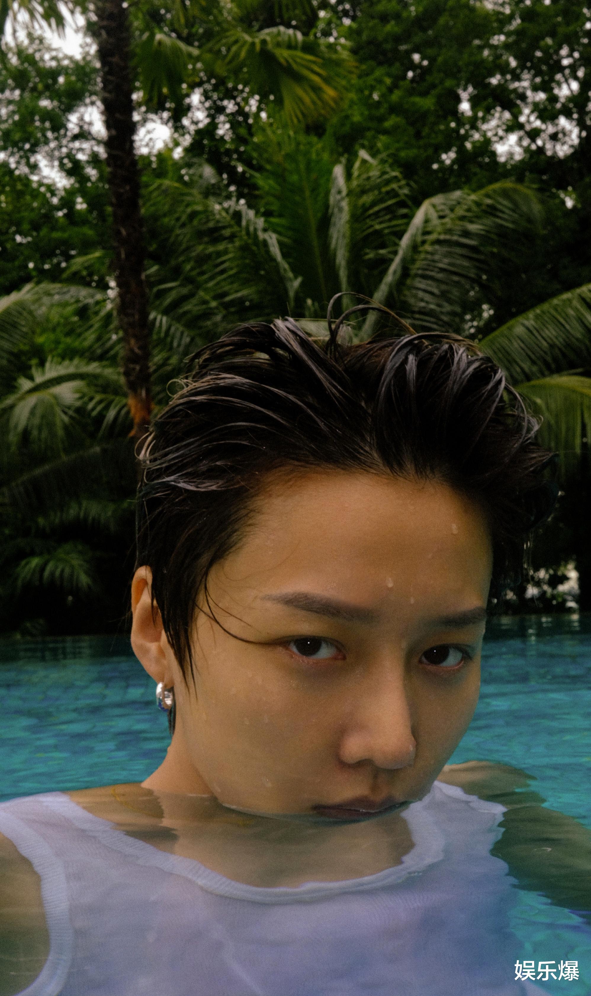 肖战|是模仿还是抄袭?刘雨昕发布泳池大片,却被指与肖战高度相似