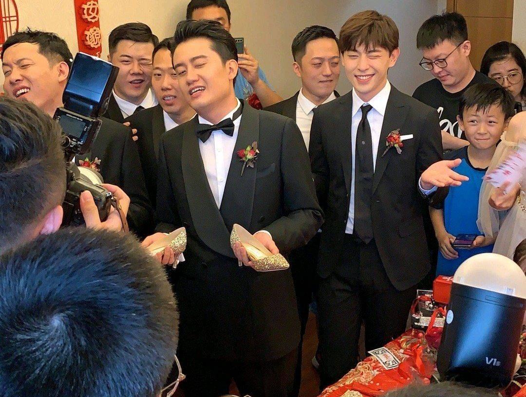 邓伦|邓伦近照大变样，疑整容变双眼皮，与圈内明星一起参加婚礼成焦点