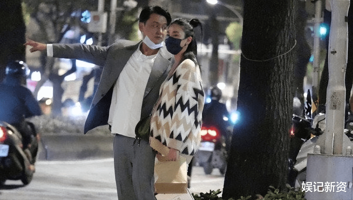 |洪小铃新剧饰演妈妈，采访中官宣与张天霖恋情，从朋友升级为恋人